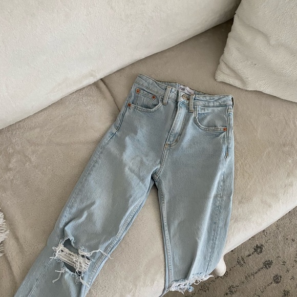 ❌SOLD❌ZARA Straight Light Wash Jeans - Picture 5 of 8
